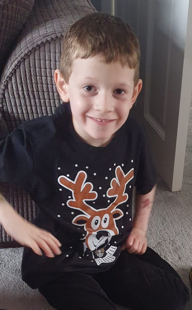 This afternoon's virtual mascot is seven-year-old George Richardson! 🤩

George, who plays football for Wollaton Rockets, also love tennis, swimming and lego!