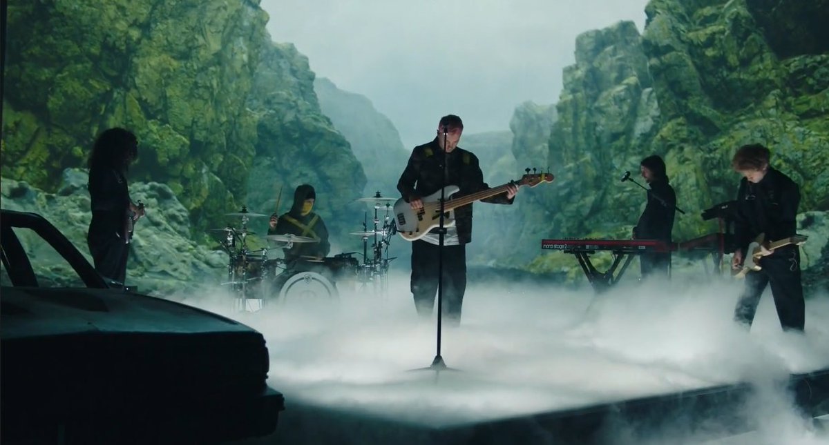 Marie7800's tweet image. This show was a masterpiece, I can't imagine how much work they have put in there, it was incredible #twentyonepilotslivestream