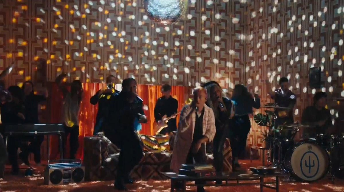 Marie7800's tweet image. This show was a masterpiece, I can't imagine how much work they have put in there, it was incredible #twentyonepilotslivestream