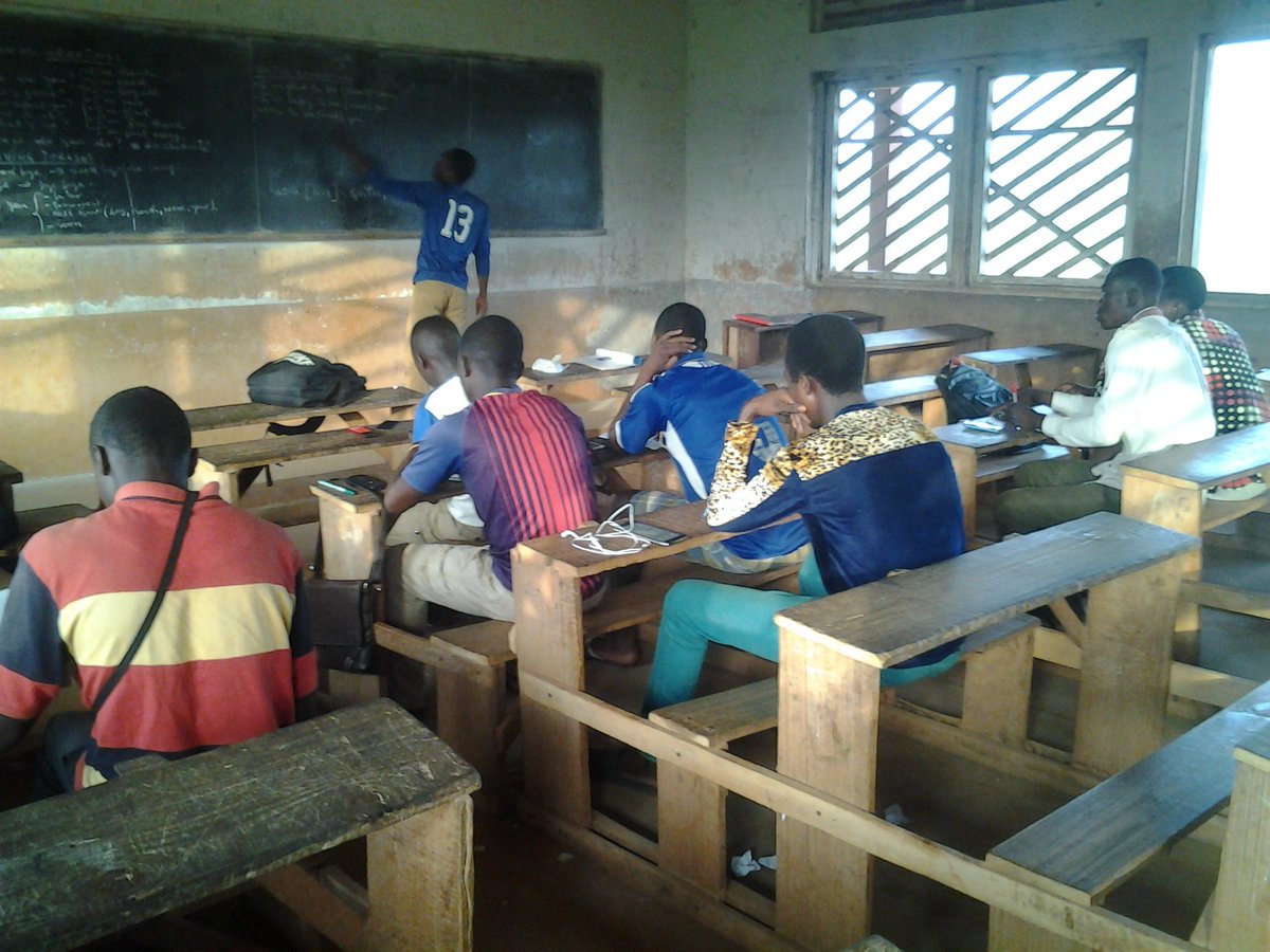 JMbanguna's tweet photo. Think of #Yeetc whenever you want to charge your #Electronic_Devices and #English_Learning. https://t.co/P7e2OV9KI8