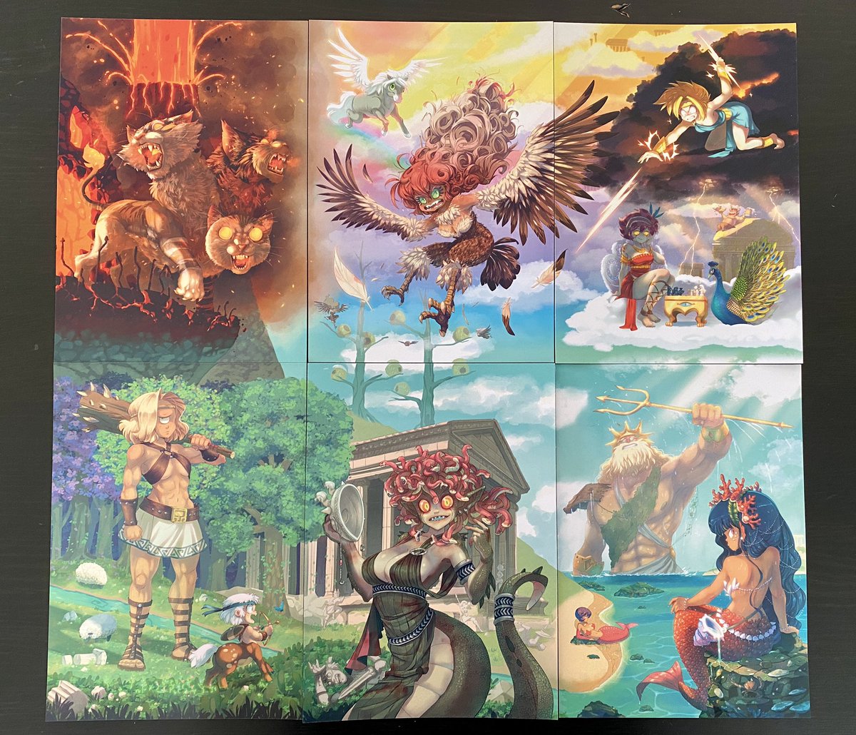 La fresque est complète !! 🔱
Pour fêter ça, je vous propose un giveway hors norme 🎁
Gagnez LA TOTALITÉ de la série Mythofolies, composée de 6 ex-libris !!
➡️ #RT + #Follow
➡️ Tirage au sort fin du week-end 
➡️ Ouvert au monde entier - Worldwide open 🌍