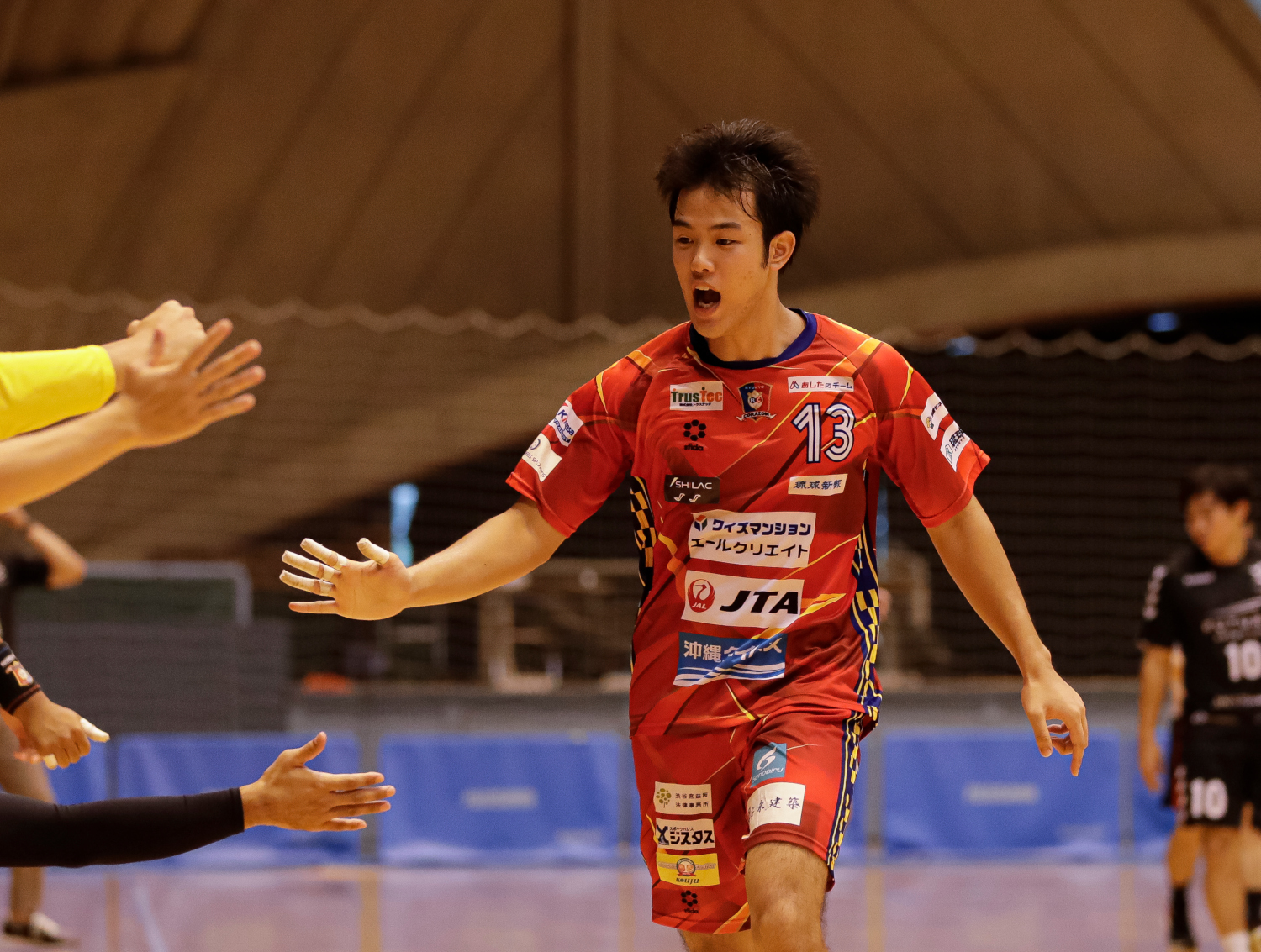 琉球コラソン Challenge 峰岸勁志郎選手契約継続のお知らせ Dfの中心選手へ カバーリングの高さと読みでdf陣をまとめていけるか 峰岸選手の応援よろしくお願いします T Co Pxtjfkwvaz Ract Information 峰岸勁志郎 契約継続 Df