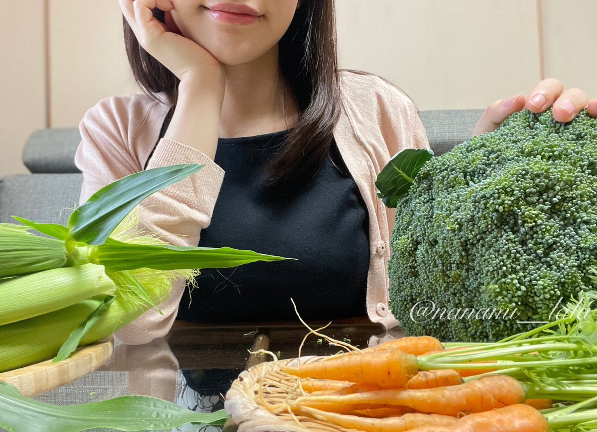 野菜となーな🥕🥦🌽

(突然ごめん笑。新鮮なベビーコーンとミニキャロットがなんだか嬉しくて。) https://t.co/5JoT1DJh7T