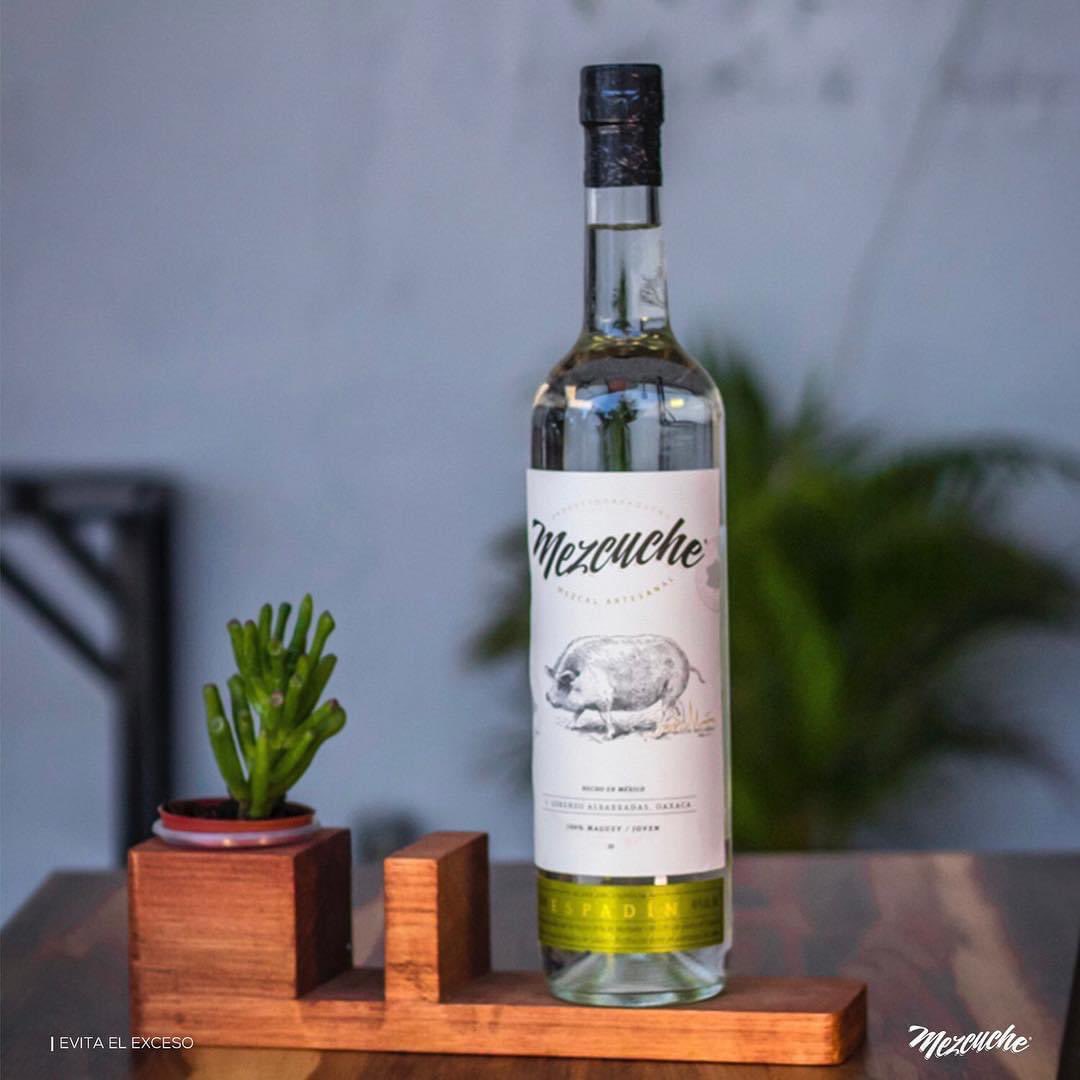 Mezcal artesanal del estado de Oaxaca mezcuche 🥃🖤✨
¿Cuándo? 22-23 de Mayo  2021 
¿Dónde? Costados de la iglesia San Juan Bautista (jardín y pasillo de Arcos) Centro de Coyoacán 💕 💒
¿Horario? 10: 00 am a 7:00 pm
Entrada solo con 😷