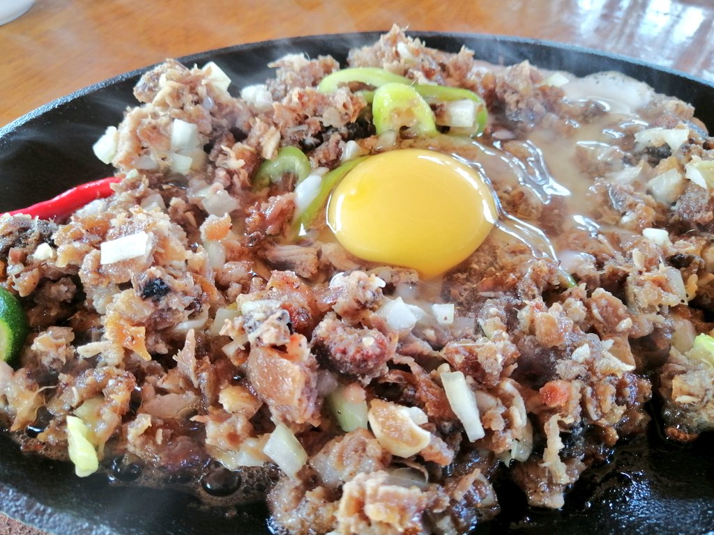 jinbailiamor's tweet photo. Sisig goodness 😋 https://t.co/V1V74DnBod