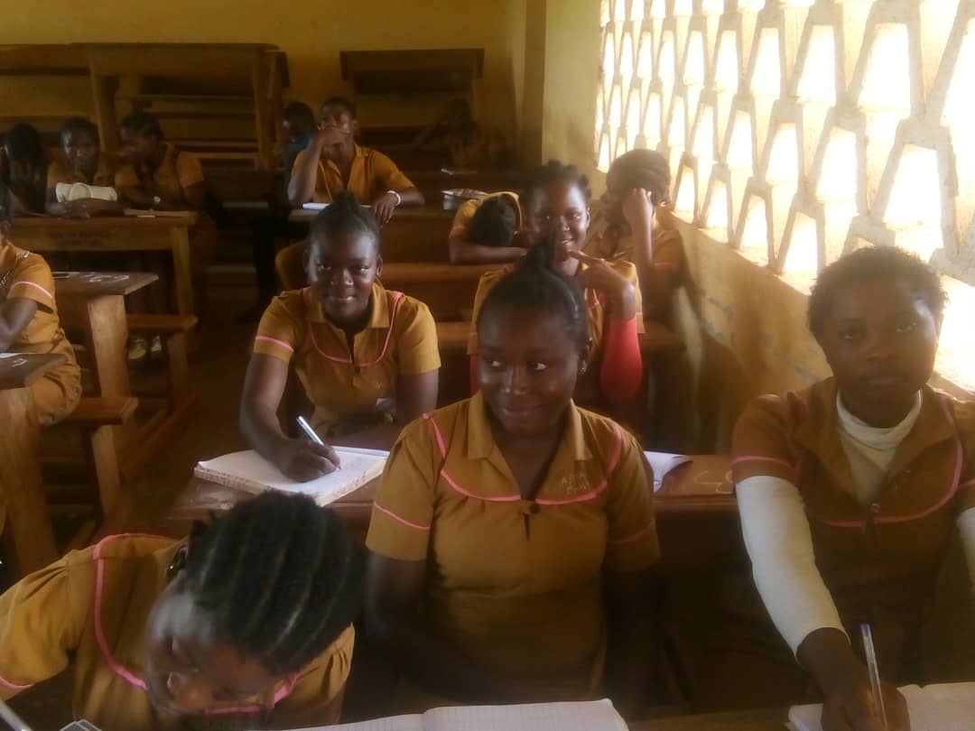 CRCcmr's tweet photo. Ce 19 mai 2021 s'est tenue au Lycée Bilingue de Nkoteng, 1e conférence-débat sur le thème "Jeunesse et réamement moral  : lutte contre la violence, la circulation et la consommation des substances pyschoactives en milieu scolaire". Cette conférence a été animée par un panel...
1/ https://t.co/ZQaXr6ymCR