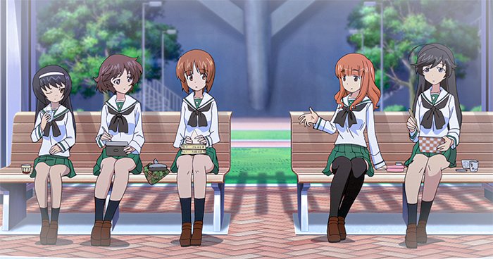 灰色服のプリン ガルパン総合アカウント そういや Ova スクールシップウォー で みぽりんはサンドイッチを食べてたな ちゃんと箱に入れてるから自分で作ったのか 華さんはやはり作れずに牛丼屋で買ったもの E