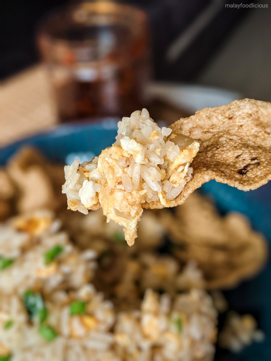 Ashsukamakan's tweet photo. Makan Nasi Goreng dengan keropok hits differently 🔥🔥 https://t.co/JKsOdDOwn1