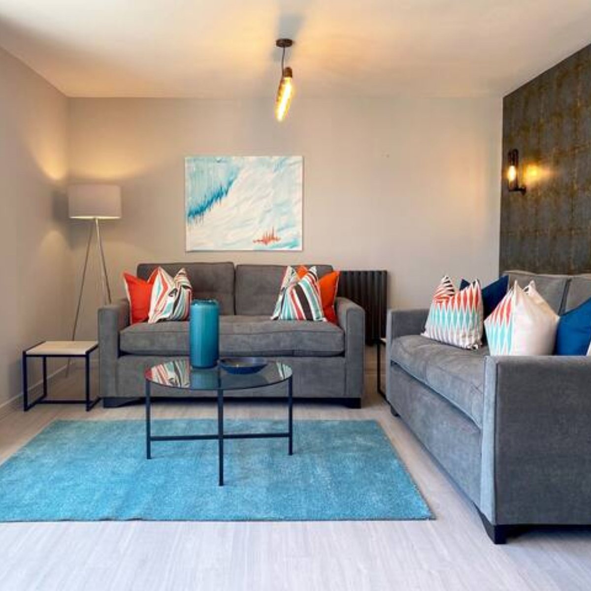 bnbhost's tweet image. From 19th Century tenements to modern city centre apartments, we've got a little bit of everything 🏠

Looking for some extra income? 🤔

Chat with us about listing your property today:
buff.ly/3heT4OF
#Glasgow #PropertyManagament