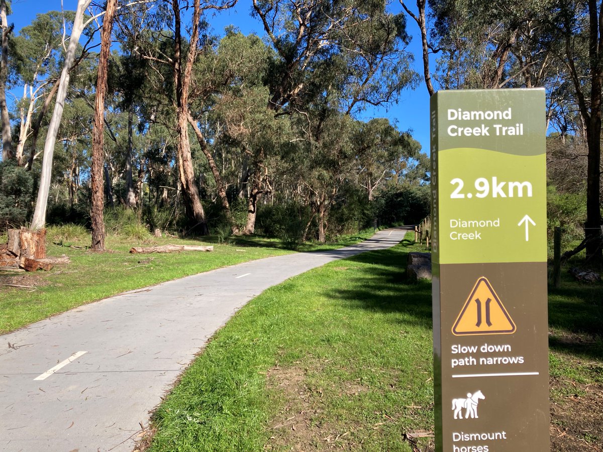 melbbiketrails's tweet photo. New signage looks nice - should be rolled out and standardized the entire route - there's at least 3 or 4 different design styles along the whole trail. (5/6) https://t.co/65T9uprhsB