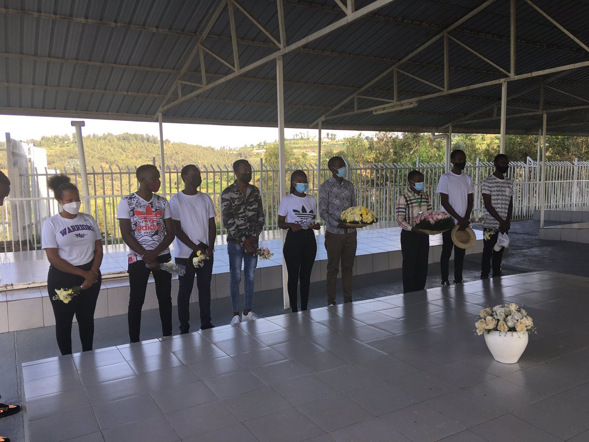 AERG_Icyizere's tweet photo. Kuwa 21/ Gicurasi /2021  Abanyamuryango ba AERG Icyizere basuye urwibutso rushyinguyemo Imibiri y’abatutsi bazize Genocide Rwa Murambi, aho bigiye byinshi bitandukanye mu mateka yaranze u Rwanda mbere ndetse na nyuma y’abakoroni, nuko urugamba rwo kubohoza igihungu rwagenze. https://t.co/ujOoWwfGoj
