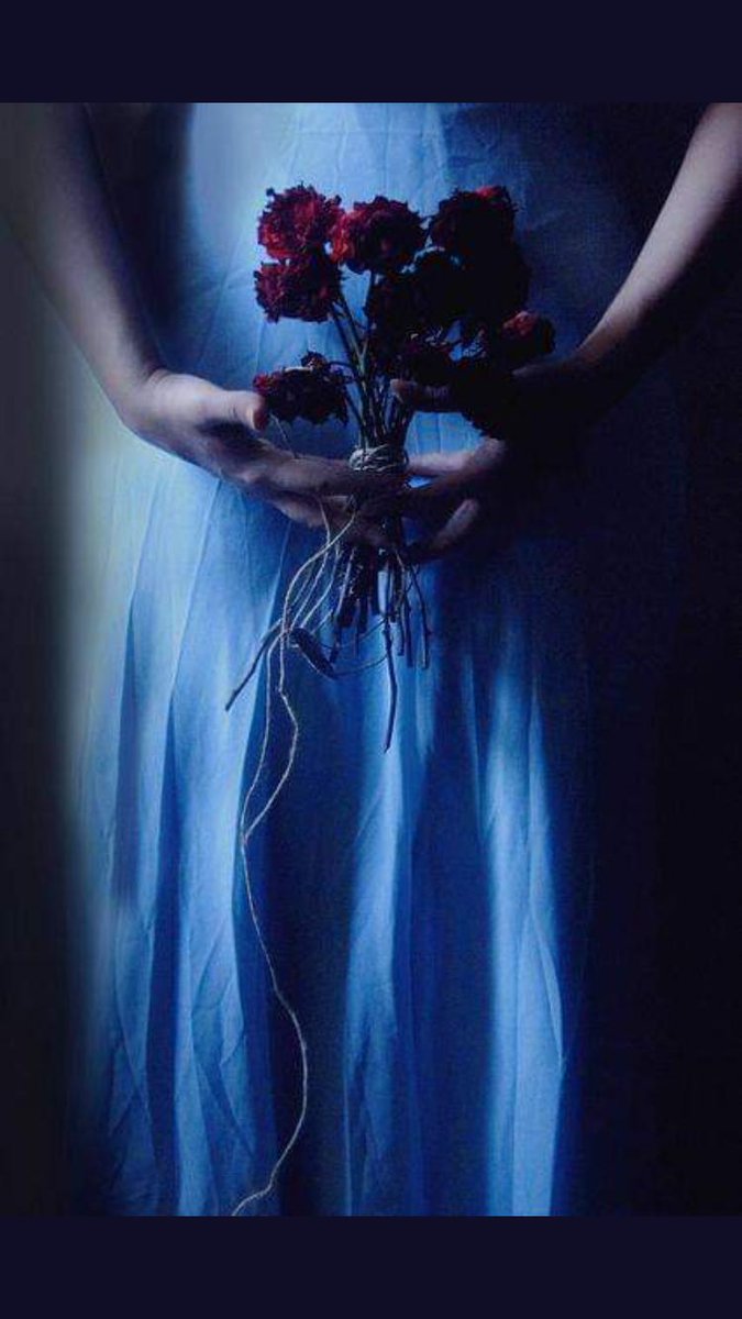 İğde kokusuna tutunmuş gidiyorum 
Hazirana yakın... Mayıs'ın bilmem kaçı..   Alıntı..

#Rojbaş Günaydın Ey Hayat