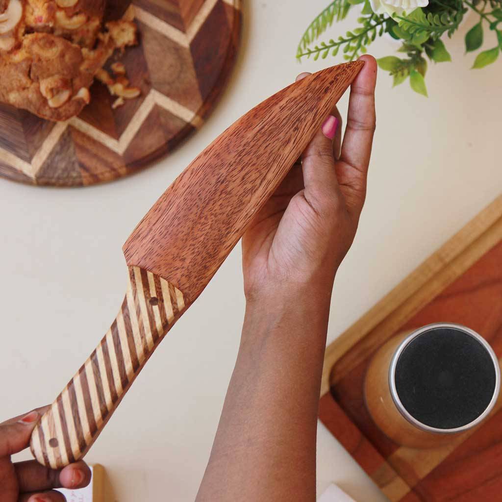 woodgeekstore's tweet photo. Our cake cutting knife handmade from black sirish hardwood. It can be customised with a message or text of your choice to give it a personal touch.
.
.
.
#woodgeek #woodgeekstore #knives #woodenknife #cakeknife #birthdaycakeknife #personalisedgifts #giftsforbirthday #woodworking https://t.co/LQjOkG4sOO