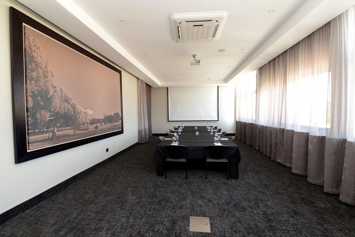 24-Hour Conferencing at #TheFairwayHotel

3 tea breaks, lunch, dinner, accommodation, breakfast, conference venue hire and standard equipment 

Rates starting from R1900 per person per night 

Book now:
011 478 8000 or banqueting@thefairway.co.za 

#RandburgConferenceVenue