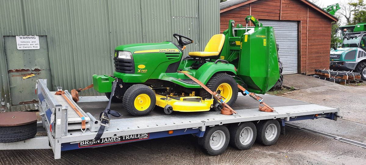 RickyNei11's tweet image. Great way to end the week with this tidy, second hand X740 with 62C deck and high tip collector. Loaded and ready for delivery to a local customer. @JohnDeere #professional #strengthreliability