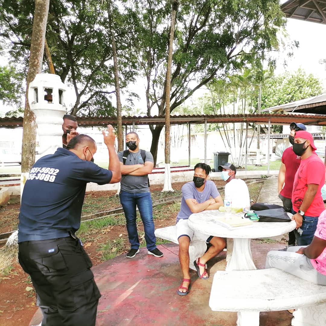 accion_meces's tweet photo. En preparativos con dirigentes de equipos de fútbol del CRU de Colón para la COPA UNIVERSITARIA CRUC.
#MECES, #CRUDECOLON, #UPROC, #UDEP, #devueltaanuestrascanchas, #colonpositivo, #CopaUniversitariaCRUC https://t.co/G27rnVTcqZ