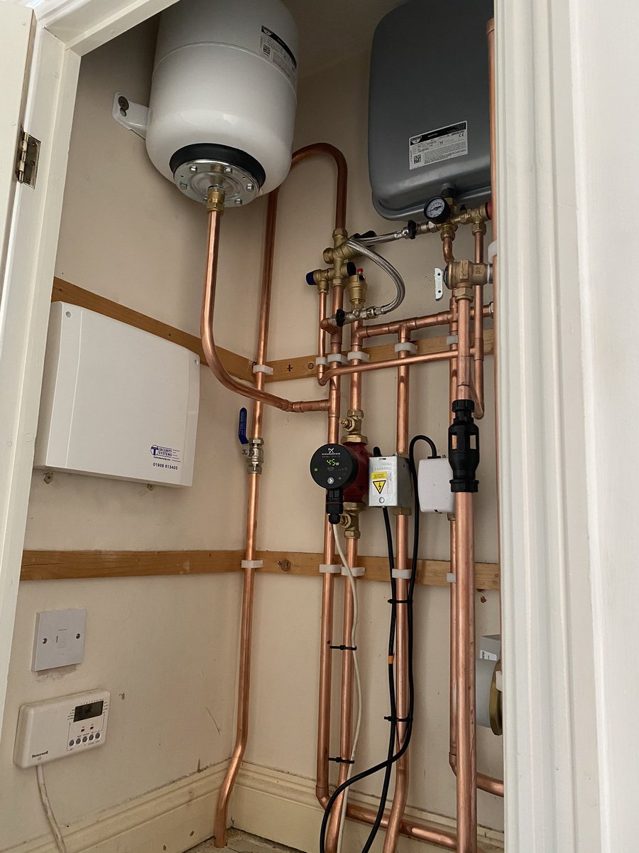 Kind of loving the <a href="/pbplumber/">P B Plumber</a> U bends since seeing his video 😍 also hurts my soul that <a href="/idealheating/">Ideal Heating</a> cheaped out and no longer provide a <a href="/Honeywell_Home/">Honeywell Home</a> two port so they’re different