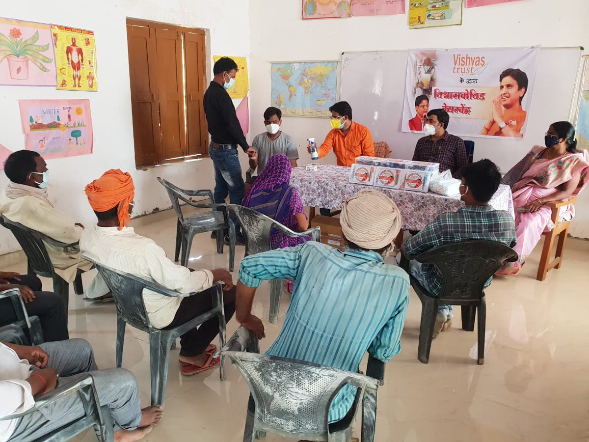 abhaynirbheek1's tweet photo. डॉ. कुमार विश्वास जी के सहयोग से अम्बेडकर नगर के 12 गाँवों में 'विश्वास कोविड केयर केन्द्र की शुरुआत हो चुकी है।
इस महाअभियान में पूरी व्यवस्था और मेडिसिन किट प्रदान करने के लिए जनपद की तरफ से आदरणीय डॉ. कुमार विश्वास जी का हार्दिक आभार @DrKumarVishwas @Rofl_Vishvas https://t.co/FfLYcTB54x