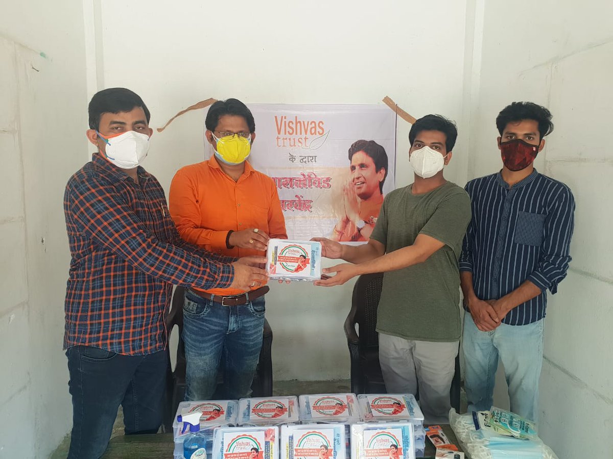 abhaynirbheek1's tweet photo. डॉ. कुमार विश्वास जी के सहयोग से अम्बेडकर नगर के 12 गाँवों में 'विश्वास कोविड केयर केन्द्र की शुरुआत हो चुकी है।
इस महाअभियान में पूरी व्यवस्था और मेडिसिन किट प्रदान करने के लिए जनपद की तरफ से आदरणीय डॉ. कुमार विश्वास जी का हार्दिक आभार @DrKumarVishwas @Rofl_Vishvas https://t.co/FfLYcTB54x
