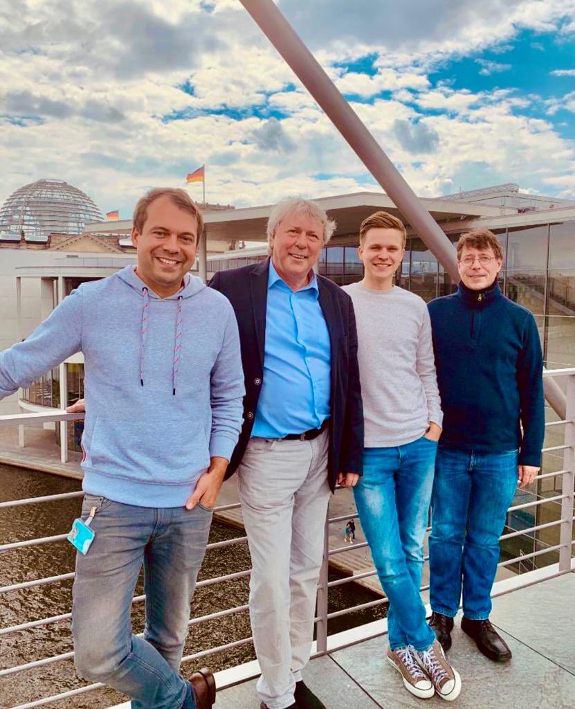 c_pakusch's tweet photo. Dem Tag der Wahl der Nachfolge, noch einmal ein Grund #danke zu sagen. @UweSchummer. Eine geniale Zeit, in der ich viel lernen durfte und aus einem Team Freunde geworden sind. https://t.co/AH3l3xzYJU