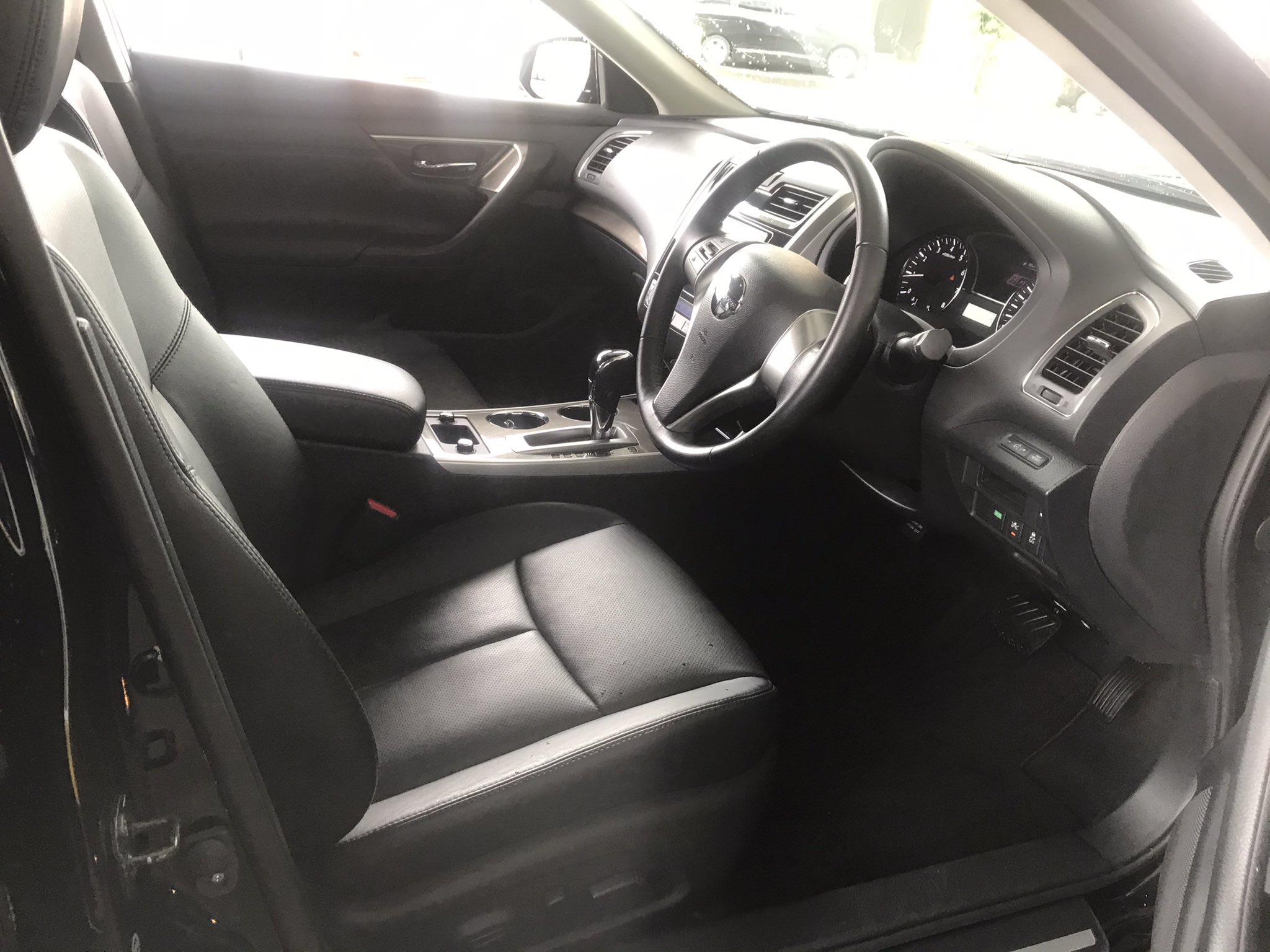 光岡自動車 岐阜ショールーム 多治見店 Goto多治見ミツオカ 5月の入庫第3弾 お待たせしました 光岡フラッグシップのガリューです ブラック外装 Amp レザー内装 嬉しい最上級グレードの25lx しかも低走行 光岡多治見 ミツオカ 個性的車 素敵な