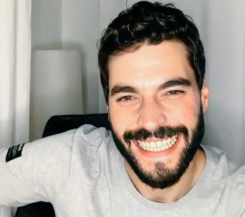 sen hep gül tamam mi🥺❤

<a href="/AkinAkinozu/">AkinAkinozu</a> | #AkınAkınözü