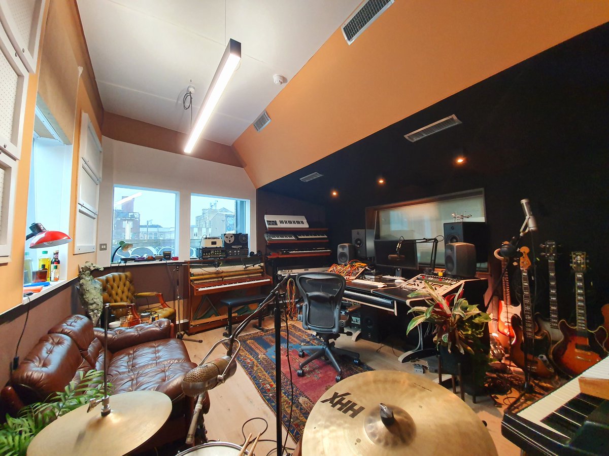 SlowGlassStudio's tweet photo. One more completed room @urchinstudios happy tenants all moved in.
#slowglass #recordingstudiodesign #recordingstudiobuild #recordingstudioconstruction #urchinstudios https://t.co/mOwsX2iFVb