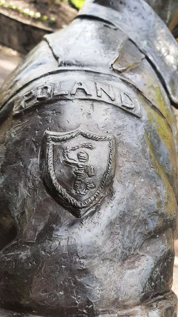 KyleGHistory's tweet photo. Statue of Wojtek the bear in Princes Street Gardens, Edinburgh, with plaque telling his story.
#WW2 #SWW #Poland #Edinbugh #history #historyteacher #amazinghistory #wehavewaysIC #independentcompany @WeHaveWaysPod @almurray @James1940 @militaryhistori @SilenceInPolish https://t.co/pby5zS4ekl