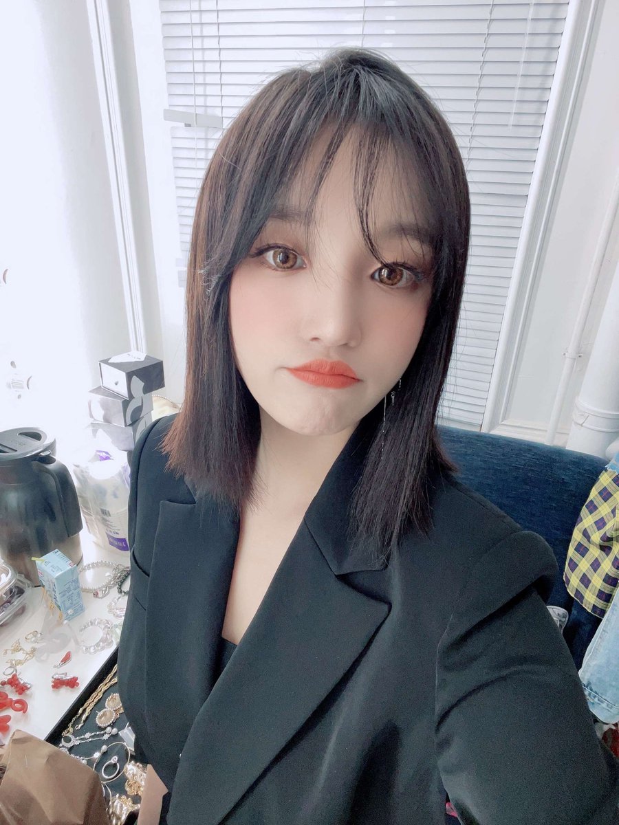 neverland_gidle's tweet photo. Yuqi Bonnie & Clyde Behind Mv selfie ver❤️
#여자아이들 #GIDLE @G_I_DLE #YUQI #A_Page #BONNIEANDCLYDEMV
#우기 #송우기 #YUQI #宋雨琦
#YuqiSoloDebut #APAGEoutNOW https://t.co/uTjTkh9VaV