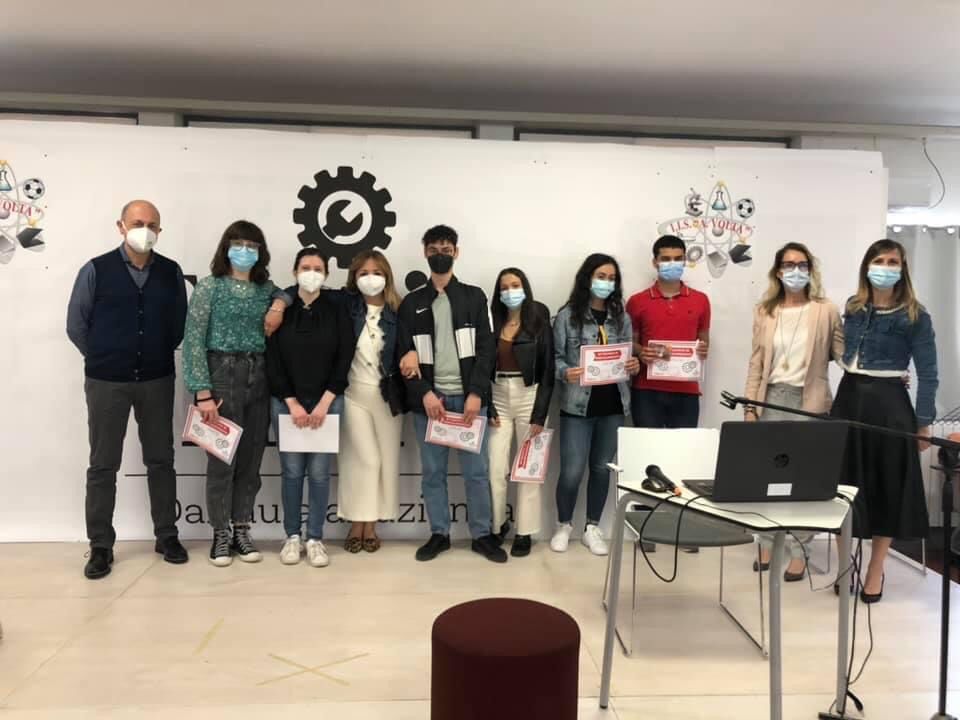 iis_volta's tweet photo. Tecnicamente al Volta! Ecco i nostri vincitori: i chimici! Un grazie a tutte le squadre partecipanti! 
#Adecco #Tecnicamente https://t.co/APnrR9O5DL