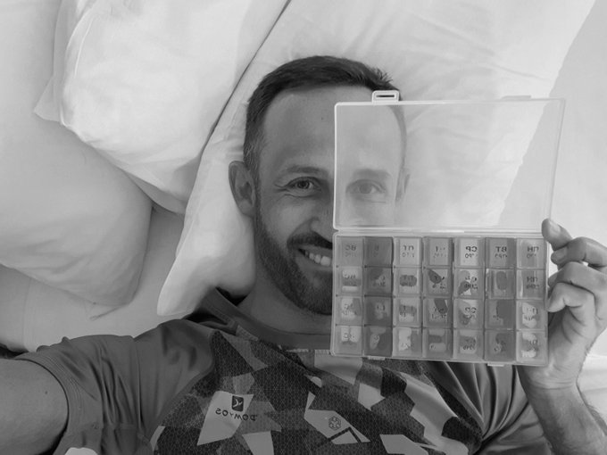 Die HIV-Medikamente sind ein t?glicher, wichtiger Bestandteil in meinem Leben. Mein Handy erinnert mich