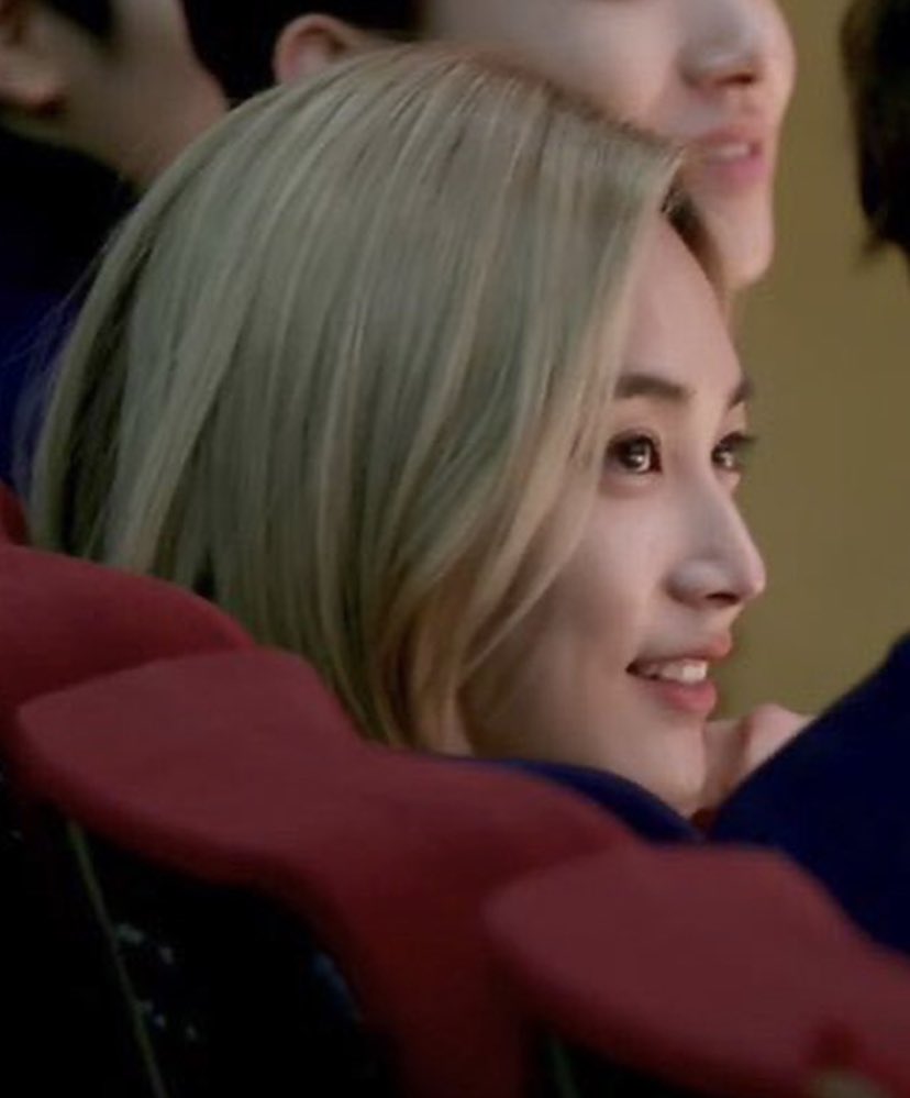 นี่ไม่ใช่การแอบถ่ายไอดอลเดท แต่คือเมมเบอร์ของเซเว่นทีน พิจองฮันสมัยเดบิวท์ตอนผมยาว