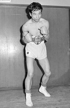 Daisuke A Twitter 皆様知ってますか 私の幼い頃tvでは キックボクシング 放送してて 沢村氏の真空飛び膝蹴りの練習毎日毎晩してたなぁ 因みにポケモンのサワムラーは この方から名前拝借らしいです エビワラーも元世界フライ級wba Wbc統一チャンピオンの