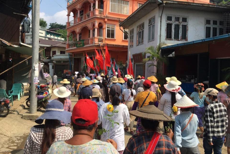 Myanmar_Now_Eng's tweet photo. Anti-military dictatorship protests in the jade mining town of Hpakant, Kachin, this morning (May 20). 

Photo: SK

#WhatsHappeningInMyanmar https://t.co/3KV6Tld0La