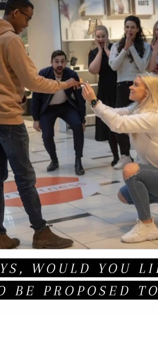 White girlfriend proposing to her black king.🤴🏿👸🏼🖤🤎🤍❤️