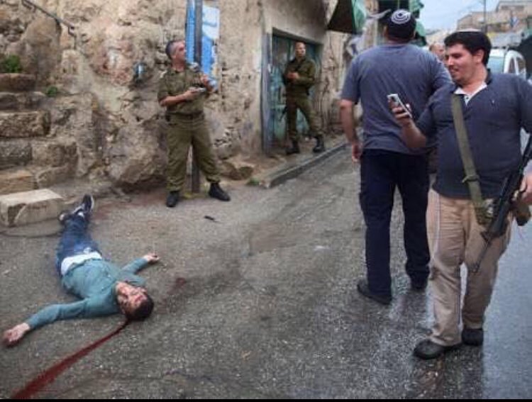 NaumanF59816547's tweet photo. #GazaUnderAttackk
#Gaza 
#Palestine 
#PalestinianLivesMatter
#PalestineUnderAttack

#FreeSheikhJarrah
#AlAqsaUnderAttack
#SaveGazaFromZionists
#IsraeliTerrorism
#TanzeemeIslami 
Israeli settler smiling and taking a photo of a murdered Palestinian child, where’s the humanity? https://t.co/uzcfvyuvex