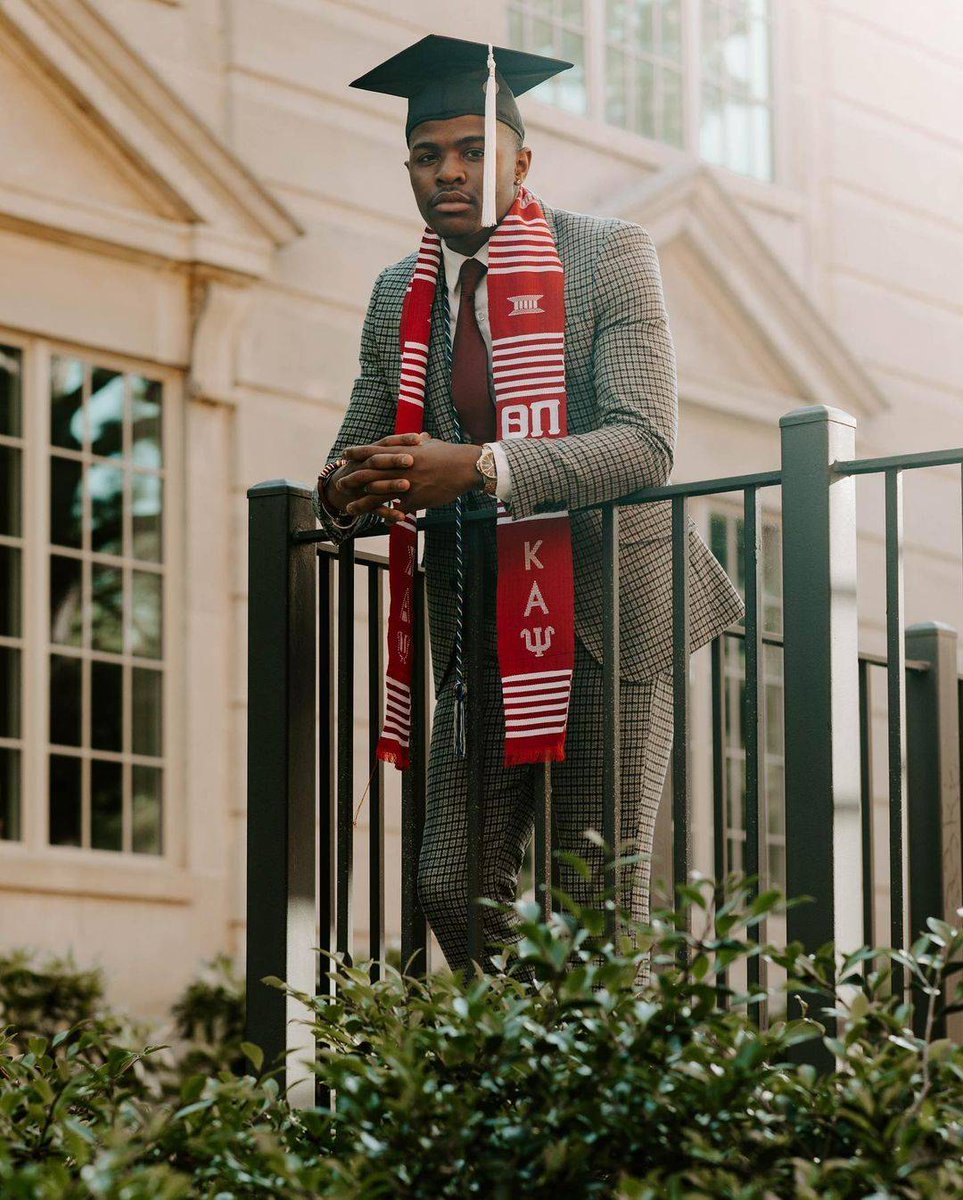 sep_kapsi1911's tweet image. Congratulations to Brother Jaydon Taylor (Theta Pi) on graduating from Mercer University. Keep achieving our good brother! 👌🏿
Reposted from @ayeeitsjay_
#kapsi1911 #seprovince #kappagraduation