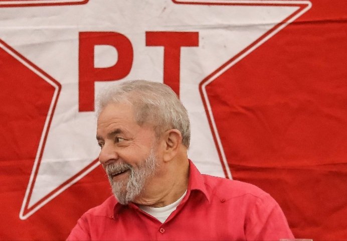 strawberr_21's tweet photo. Expetativa: entra nos assuntos achando que ia ver gente falado do Lula e ver Bolsominions tentando falar mau do mesmo
Realidade: duas garotas de 13 anos bigrando por macho e encinando a fazer boquete
#Lula2022 #com13 https://t.co/lZ7n3xhfrO