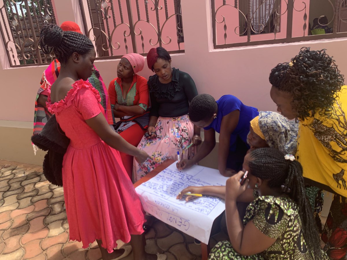 TungaMahadia's tweet photo. #Data4Her Day 2: What differentiate you from your competitors? We had a great discussion in understanding value proposition of what we offer. #DataMeansBusiness @PEPFAR https://t.co/0AtYushyKe