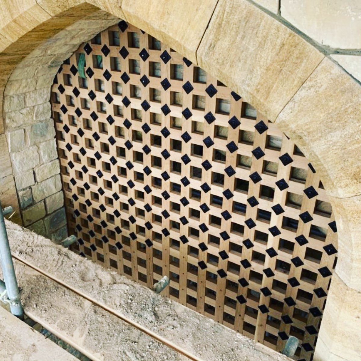 ArcadianRyan's tweet photo. The portcullis is finally in place. Great work from @CraigDeakin91 💪💪💪 #Arcadian #arcadianrestoration #BuildMyCastle https://t.co/QYgfhcWjyJ