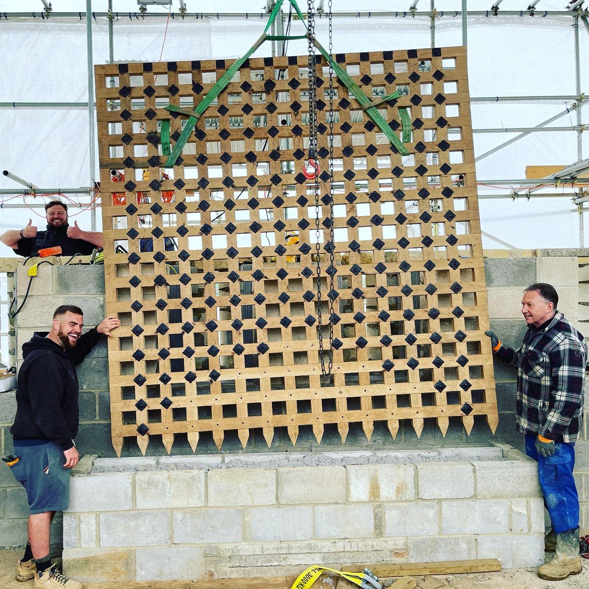 ArcadianRyan's tweet photo. The portcullis is finally in place. Great work from @CraigDeakin91 💪💪💪 #Arcadian #arcadianrestoration #BuildMyCastle https://t.co/QYgfhcWjyJ