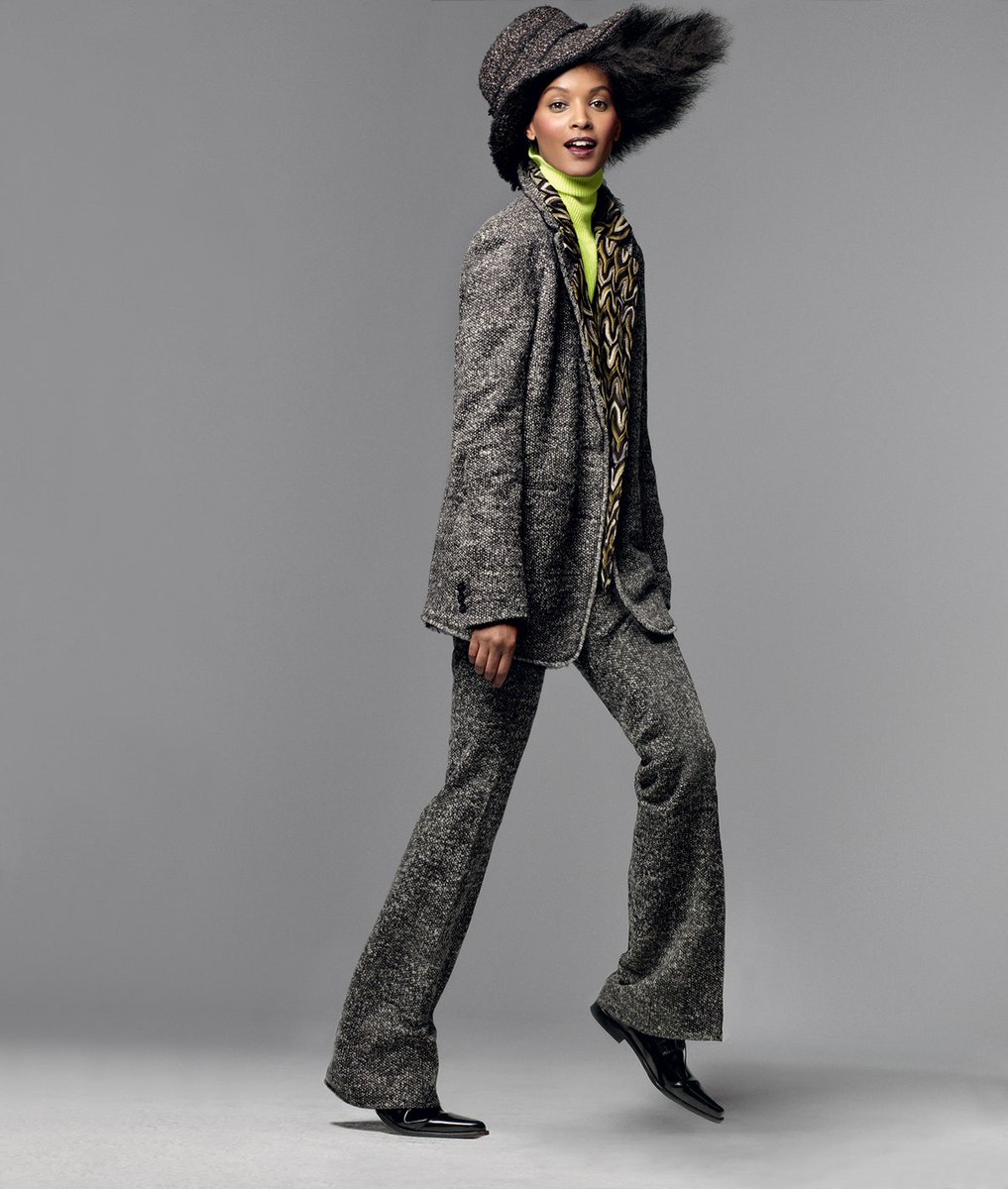 Lady_Crunk's tweet photo. I miss #ChristopherBailey's tenure at @Burberry 🥺😭
Shit always had energy, LEWKS, I was sold on garments, and casted folk had life in their eyes. https://t.co/CzEDDeg8aN