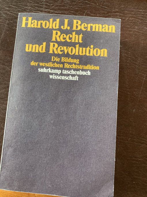 Alex_J_Thiele's tweet photo. #coronaverlosung 322: Heute wieder mit einer Spende von @audacity_g (@HumboldtUni), einem weiteren Buch aus dem Hause @suhrkamp. Vielen Dank. Teilnahem per RETWEET, Verlosung am Abend. Viel Glück! 🙂 https://t.co/tBlWMb9o4J