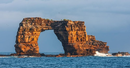 diariohoynet's tweet photo. 🇪🇨#IslasGalápagos | #ArcodeDarwin |
Se derrumbó el Arco de Darwin
La estructura se desplomó por efecto de la erosión natural
https://t.co/62RDiSy3ob https://t.co/iQtfqwvOso
