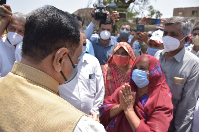 tv9gujarati's tweet photo. #Gujarat CM Vijay Rupani visits Garal village of Una taluka affected by cyclone #Taukate in the state.
The CM will be visiting the hinterland villages of the districts affected due to the cyclone
#CycloneTauktaeUpdates #CycloneTautkae #TV9News https://t.co/R9A1Kqb8Xy