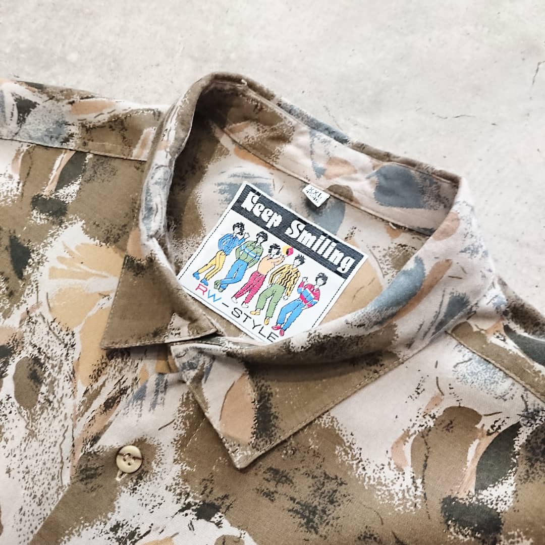 cthy_official's tweet photo. ▼店頭入荷情報
フラワープリントドレープシャツ
抽象的なプリントが全面に施された半袖シャツ。
ドレープ感の強い滑らかな素材感で高級感があり、柔らかい着心地です。
総柄ですが落ち着いたペールトーンで表現されているため、着こなしやすいでしょう。
#MBLR
#中目黒古着屋 https://t.co/b9beDAbo0X