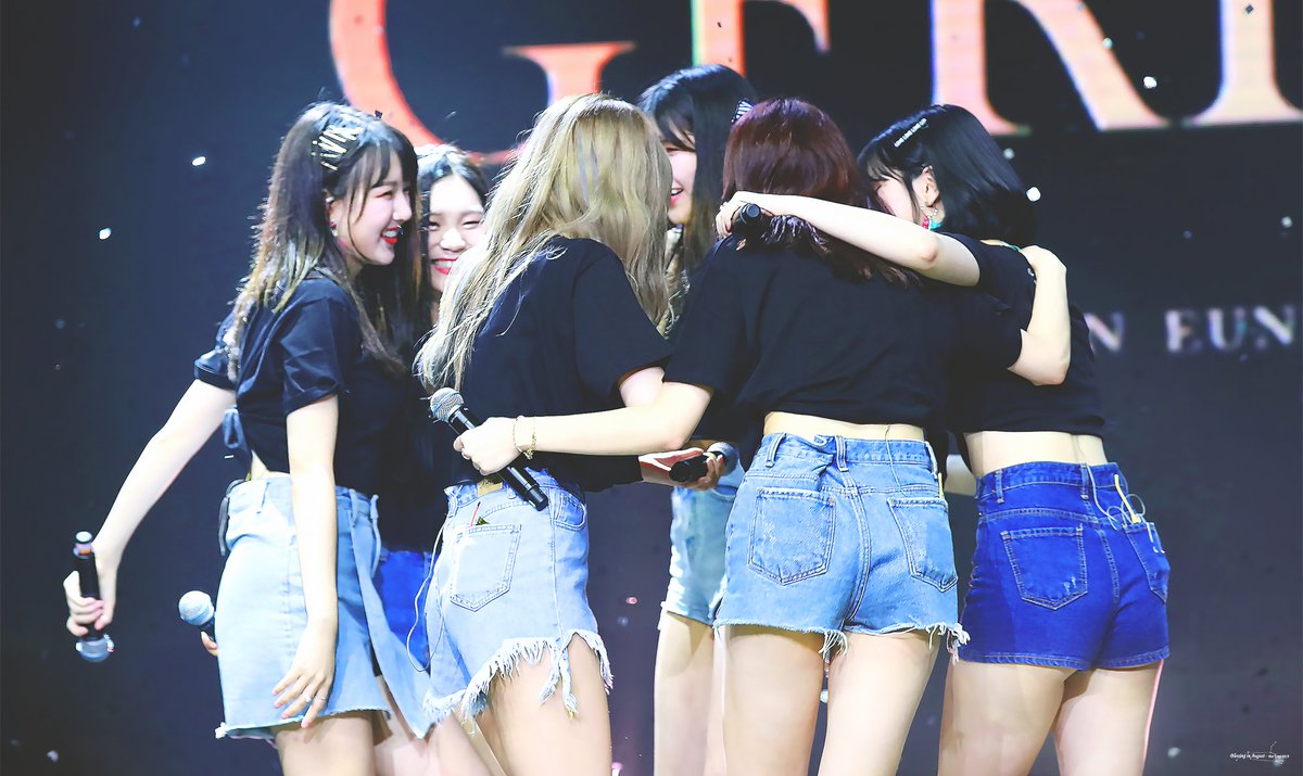 Zhaoum_'s tweet photo. How does gfriend make you feel?

H.O.M.E.
[Hom] adj.
A place that feels like a tight hug: where time stand still for just a moment,where the noise of the outside world is blocked out. From the moment you enter the door, you are safe , you are warm and you are loved 🤍💙💜. https://t.co/qsshp94hZT