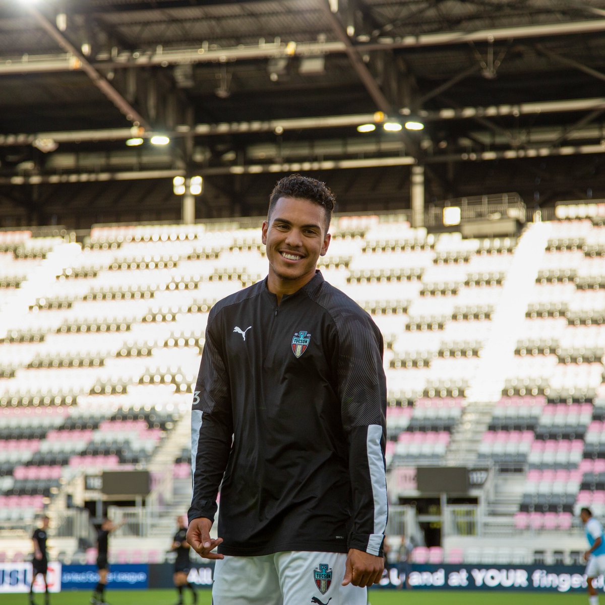 Smile if you made your professional debut this past weekend! 😃

Welcome to the pros, Alex Knox!