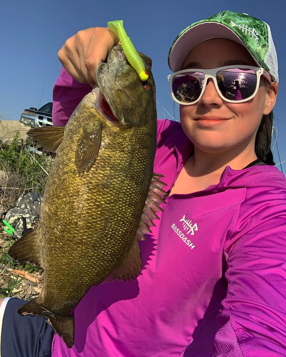 Back on some bigggg Smallies 😍

📸@n_wickins_outdoors

View more colors on Amazon: bitly.ws/dskg
On Bassdash website: bitly.ws/c6EM

#bassdashfishing #fishing #fishinghoodie #womenhoodie #womenfishinghoodie #bassfishing #womenfishing #ladyfishing