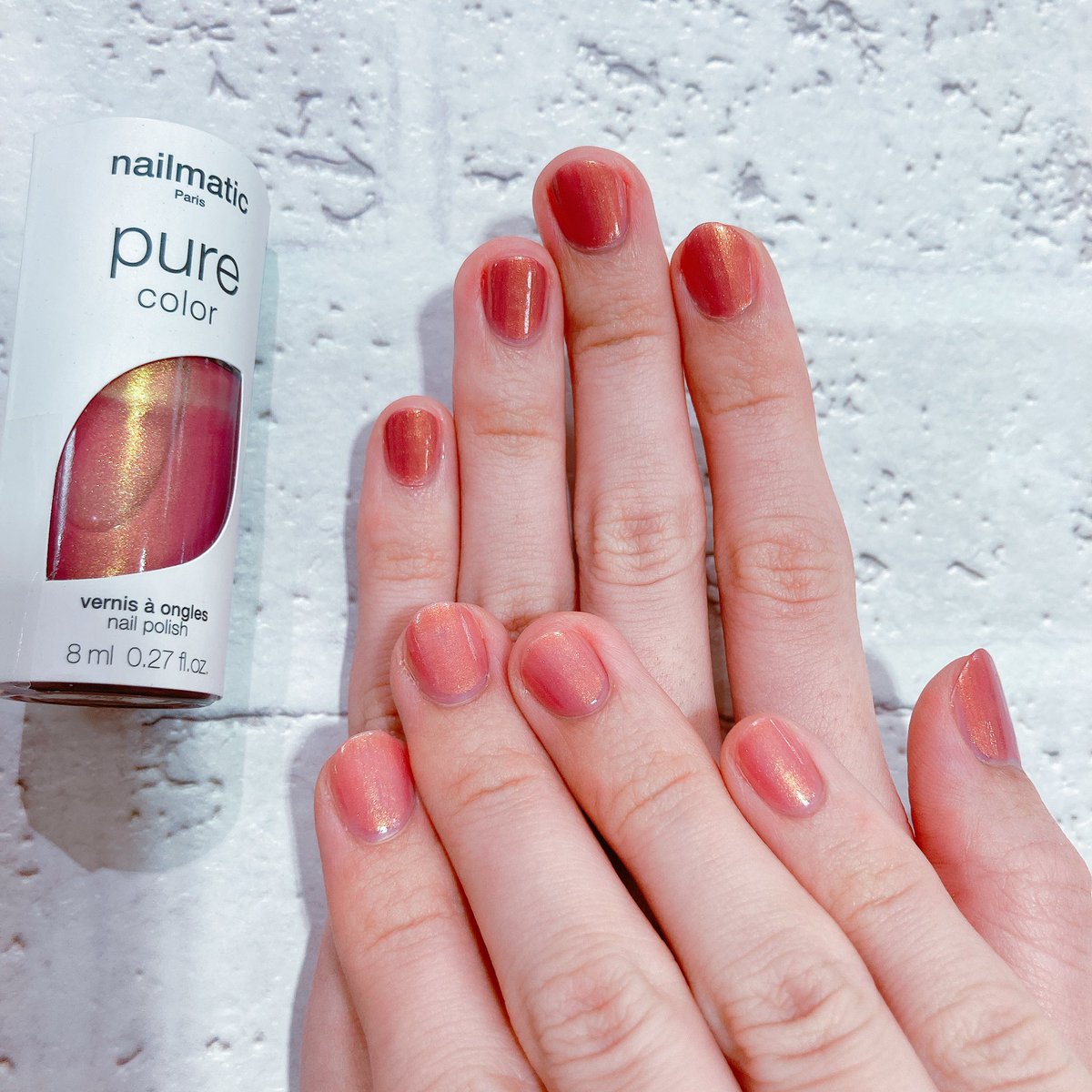 Naturally 新色の セレステ 重ねた上の手が1度塗り 下の手が2度塗りです 可愛い ネイルマティック フランス製 天然植物由来ネイル 松坂屋名古屋店 ナチュラリー